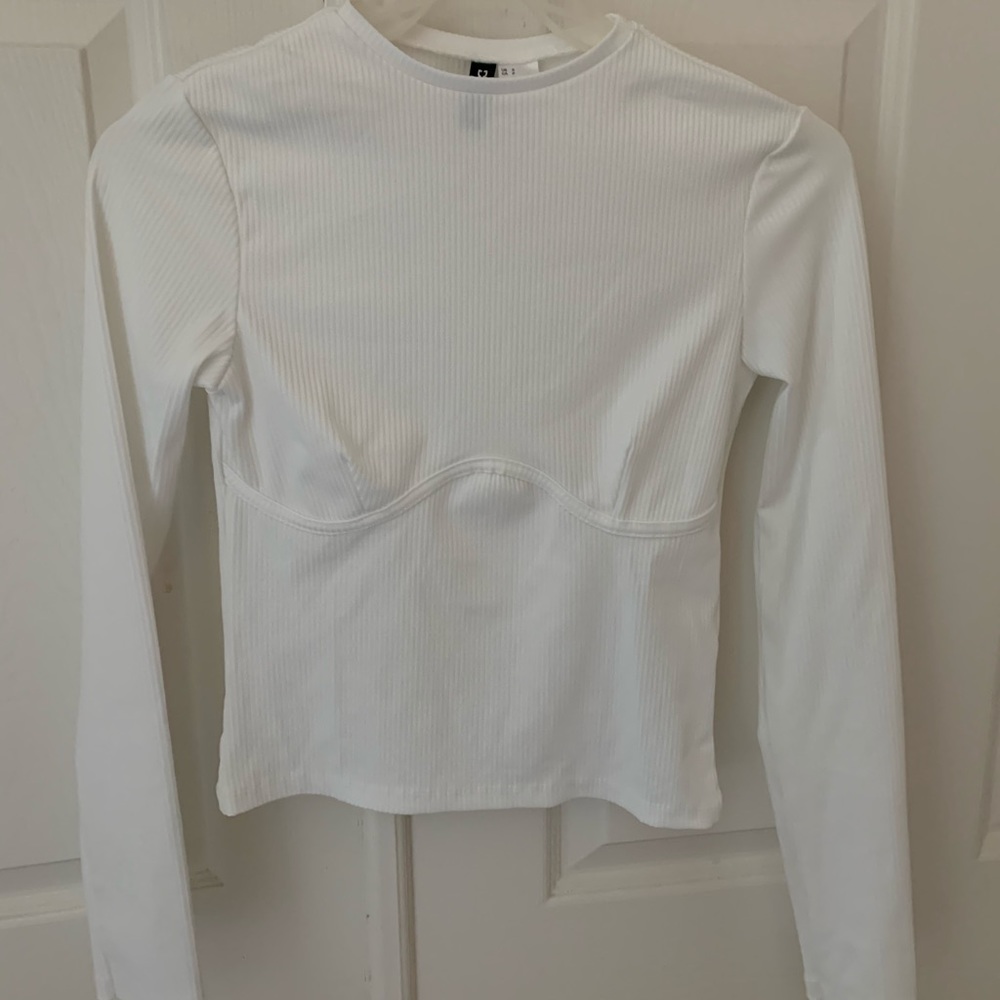 H&M ‘Divided’ underboob outline long sleeve